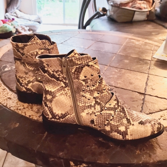 Steven by Steve Madden Harmon Snakeskin Ankle Boots Buckled Straps Booties 7.5 - Picture 2 of 5